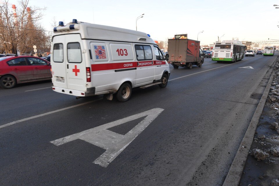     Женщин увезли в больницу, но одна из пассажирок скончалась. Олег УКЛАДОВ