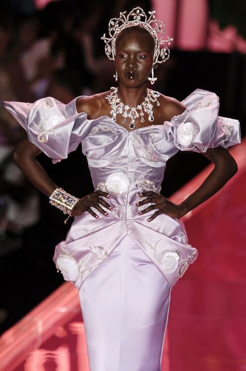 Жена Николая 2 в ультрасовременной постановке