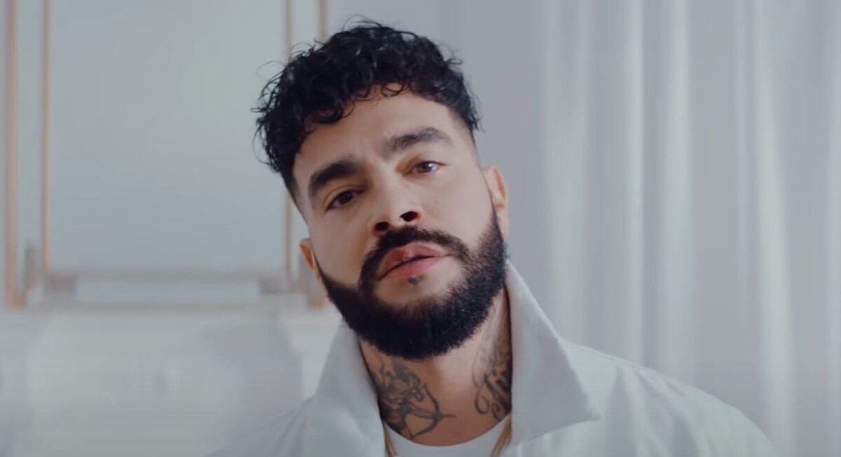 Фото: кадр из клипа "Эйфория"