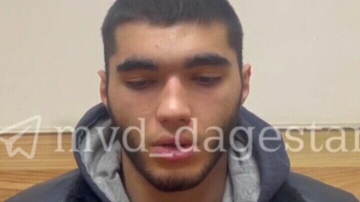     В Махачкале молодые люди с женского профиля в соцсетях «развели» незнакомца на встречу, где стали вымогать у него деньги, об этом сообщили в МВД Дагестана.