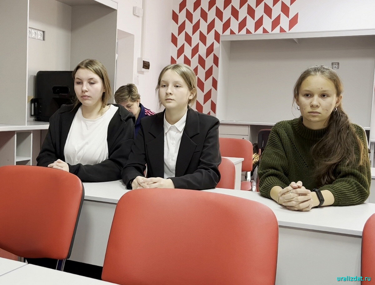 Учащиеся 8Б класса верхнетагильской школы № 4