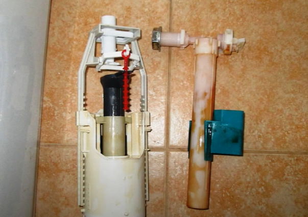 Как открутить бачок от унитаза How To Dismantle The Water Exhaust In The Toilet Bowl