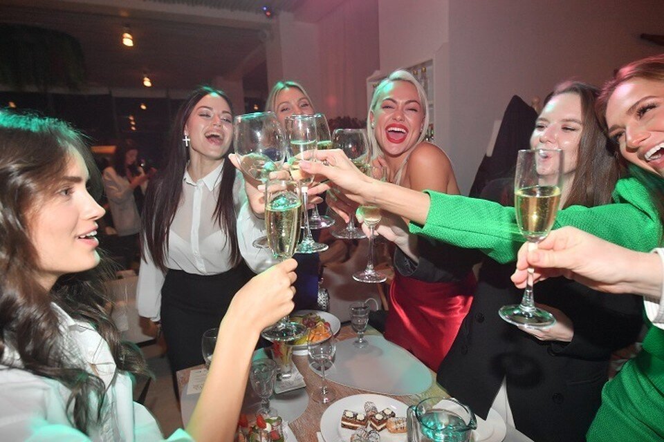     Для казанцев подготовили новогодние вечеринки с диджей-сетами, танцами, развлекательной программой и напитками. Владимир ВЕЛЕНГУРИН