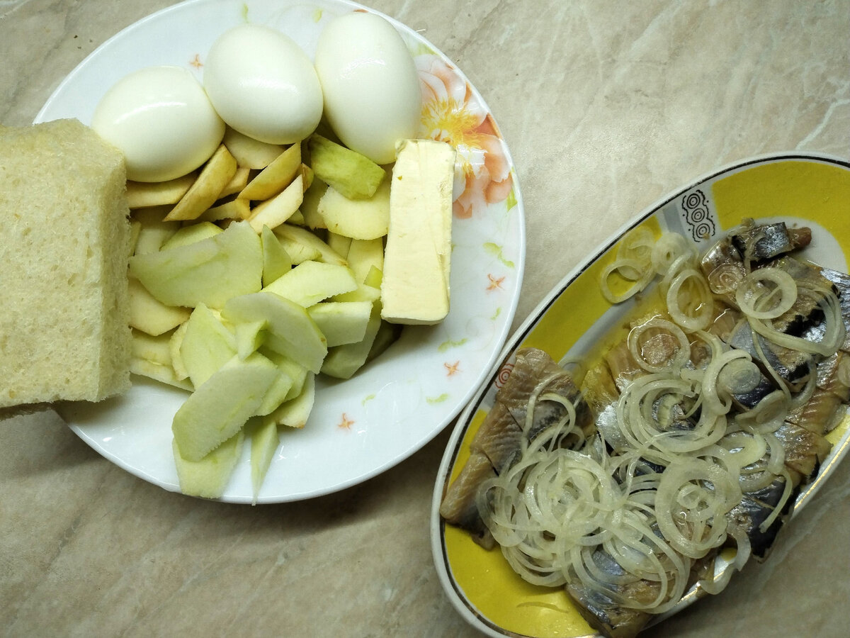 Селёдочница из 1970-х, часть моего наследства. Люблю её. :) У кого-то есть такая?