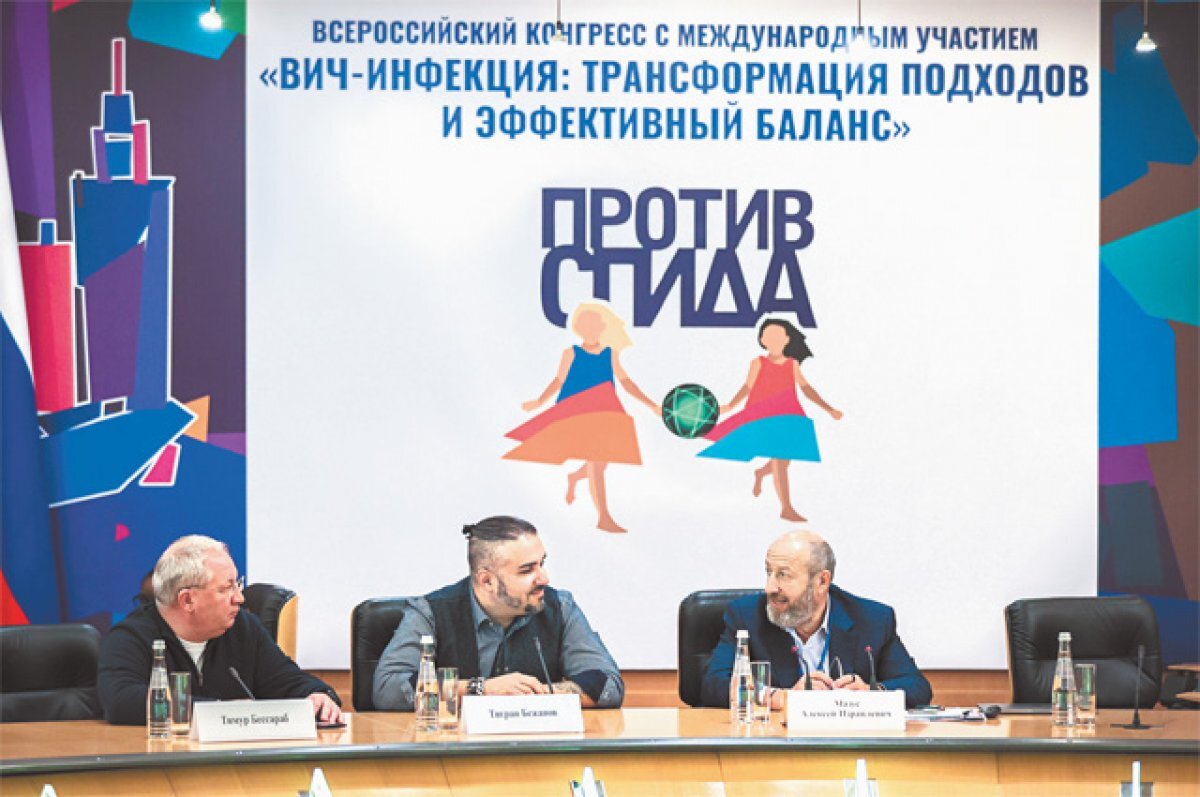    Учёные и режиссёр создавали фильм вместе.