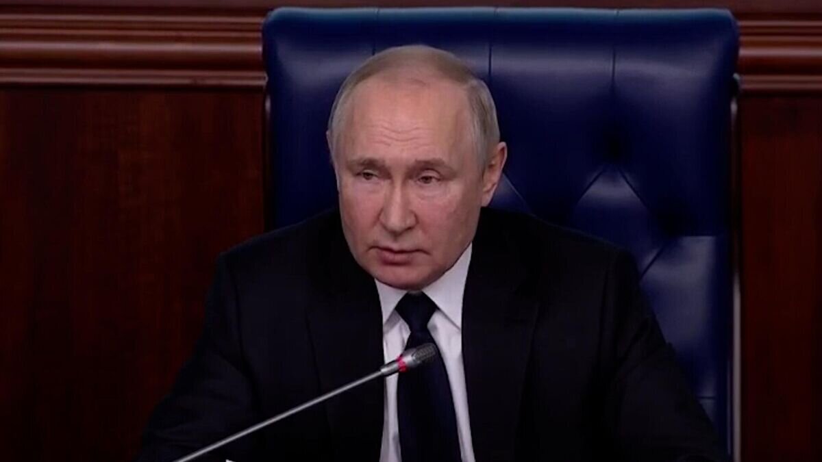    Путин: "Мы не будем заниматься милитаризацией страны и милитаризацией экономики"© РИА Новости