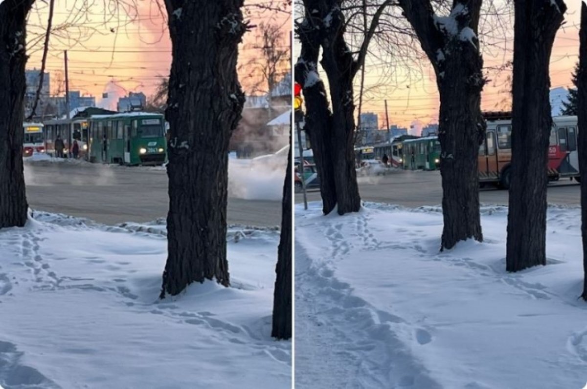    Жительница Новосибирска возмутилась сломавшимся в мороз трамваем №15