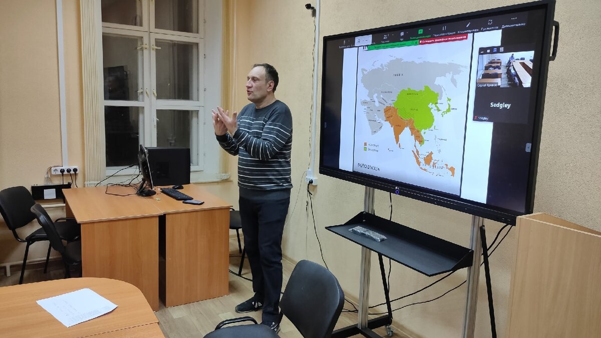 Занятия проходили в очном и дистанционном формате. 
