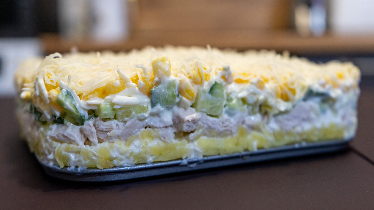    Слоеный салат с курицей