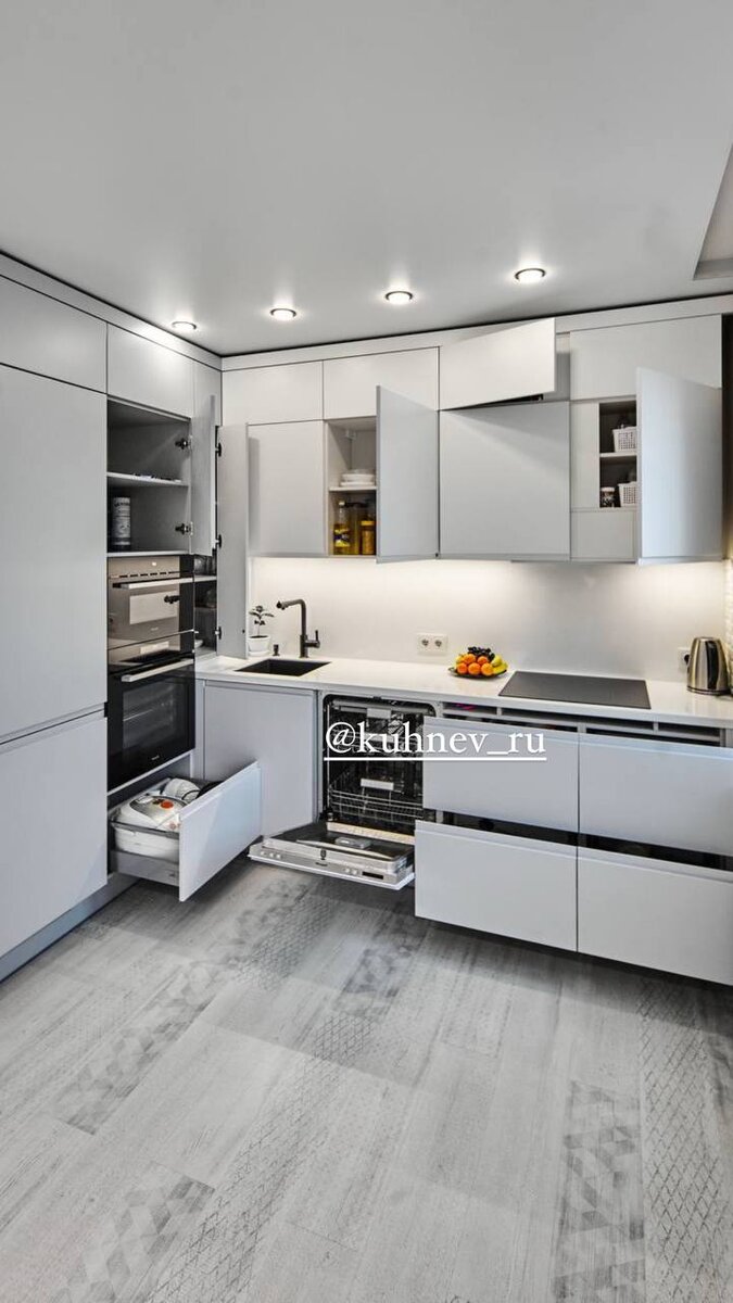 Кухня от Кухнев. Фото после сборки. Листайте галерею, чтобы рассмотреть кухню лучше