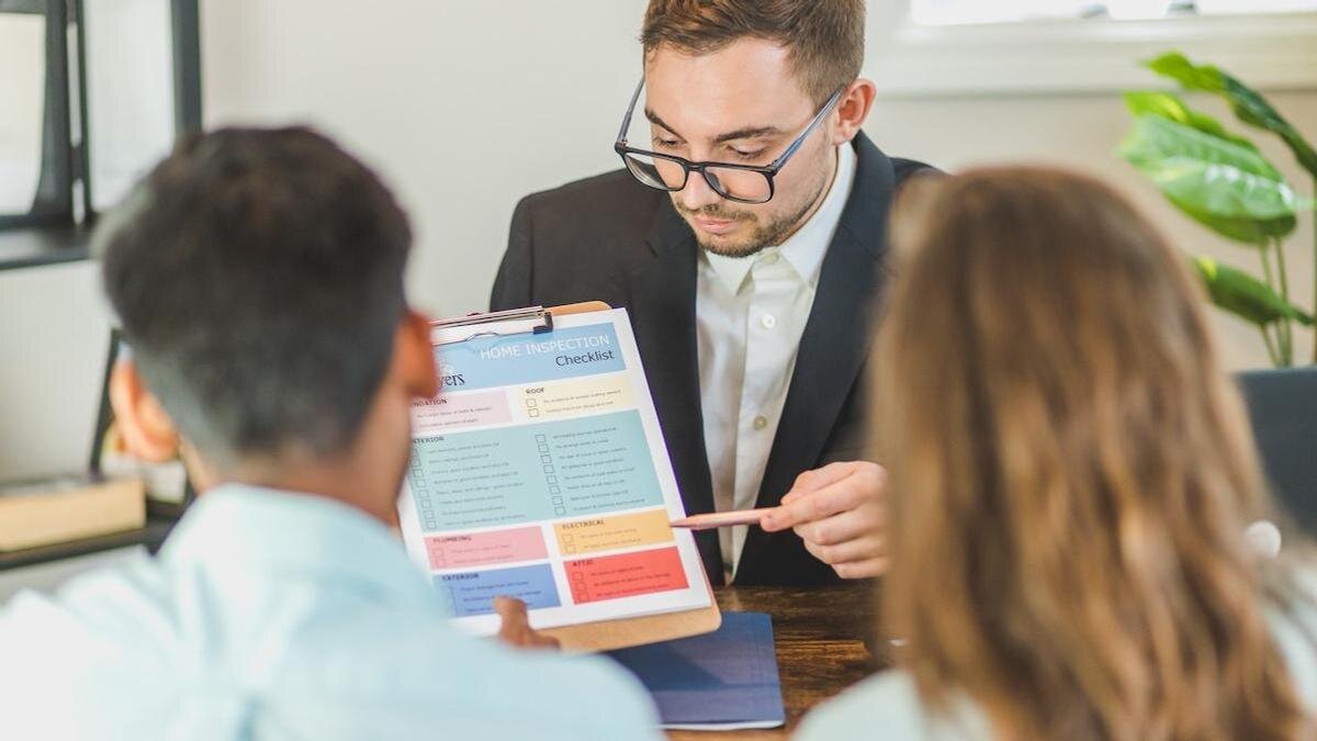    Консультант дает советы инвесторам:pexels.com/RODNAE_productions