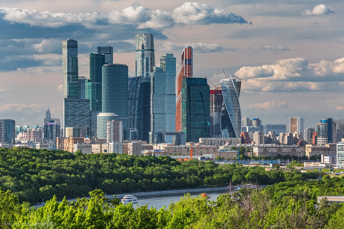 Level moscow. Вид на Москва Сити с Воробьевых гор.