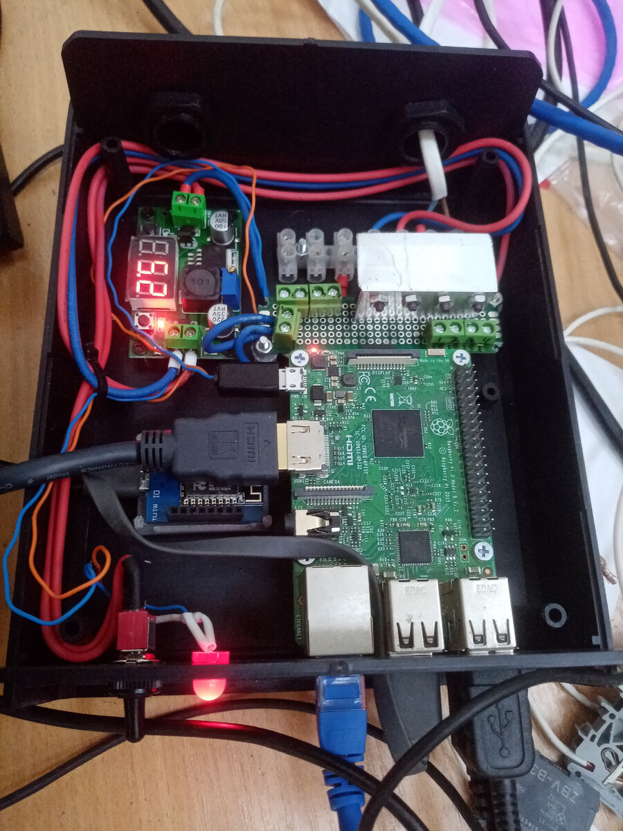 Вот такую штуку собрал. Теперь настраиваю. 