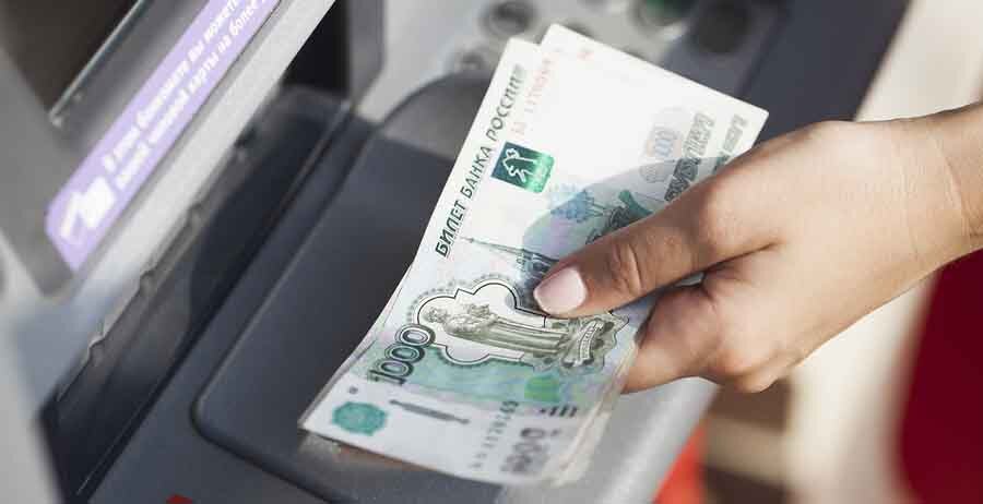 Власти планируют ввести в стране выплаты по 10 000 рублей в месяц для всех граждан