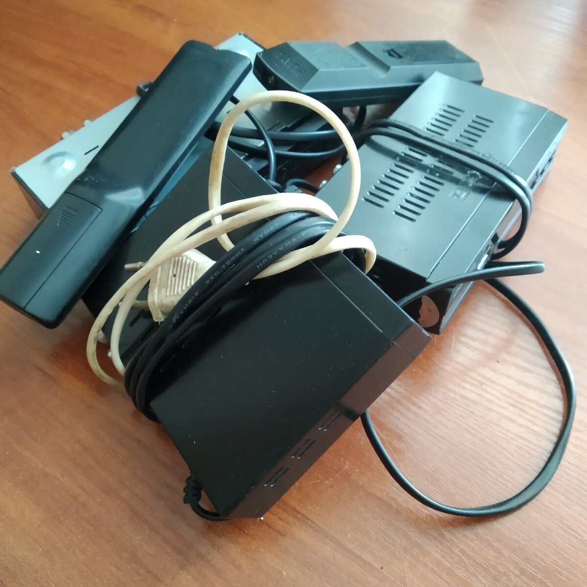 "Куча"  цифровых ТВ-приставок