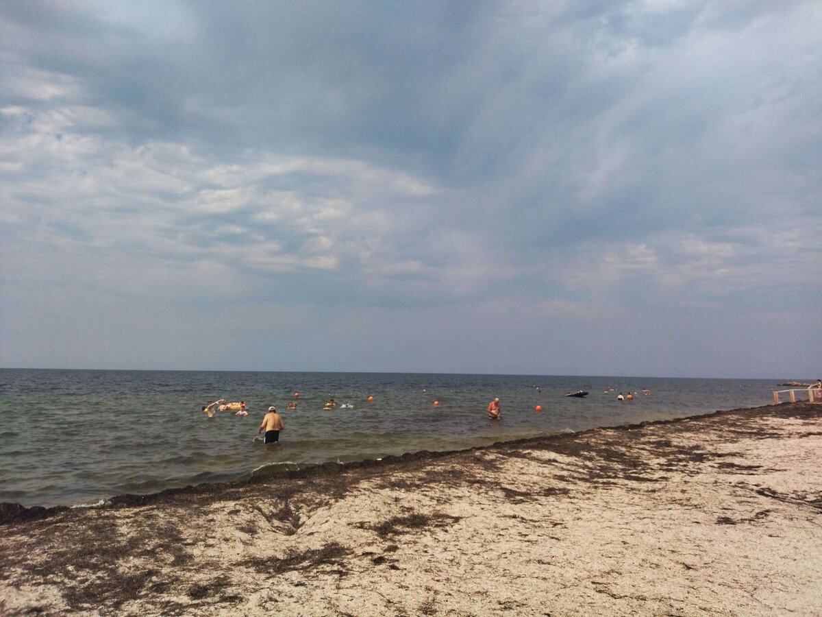 Пляж в Портовом, Крым.