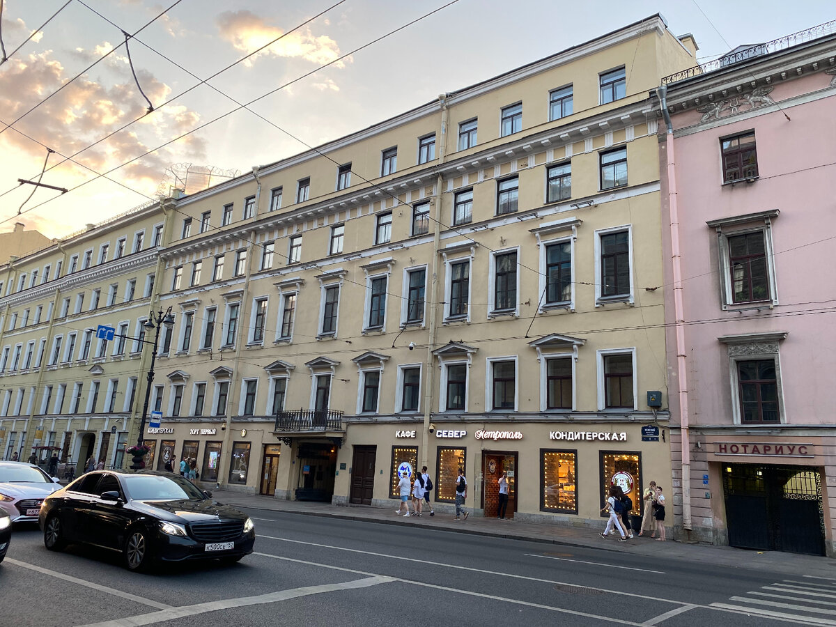 Невский проспект, дом 6. Наши дни. Фото автора.