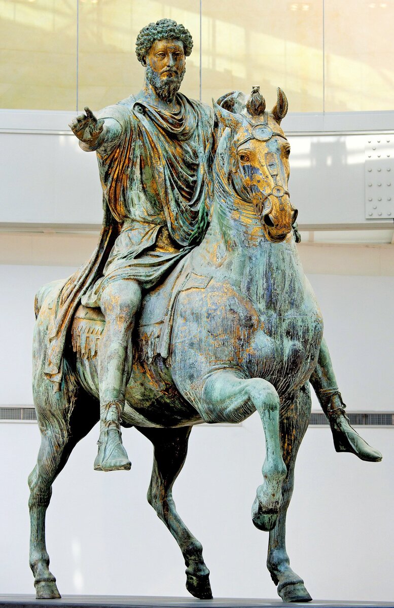 Конная статуя, как считается, императора Марка Аврелия. Дворец консерваторов, Рим.