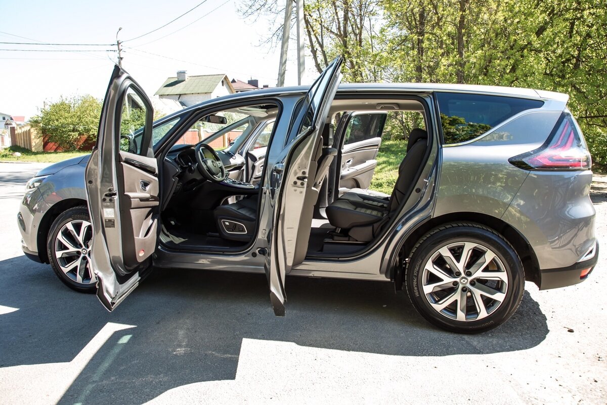 Espace - отличный семейный автомобиль. Источник иллюстрации - auto.ru