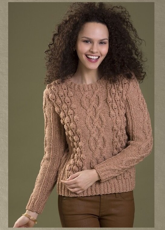 Светло-коричневый джемпер. Фото источник: журнал по вязанию Tahki Yarns, Knit Essentials.