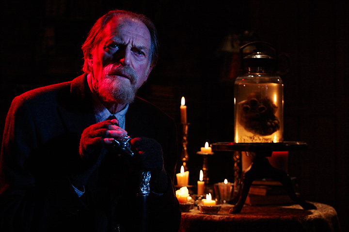 фантастический Дэвид Бредли в роли бравого Авраама Сатракяна