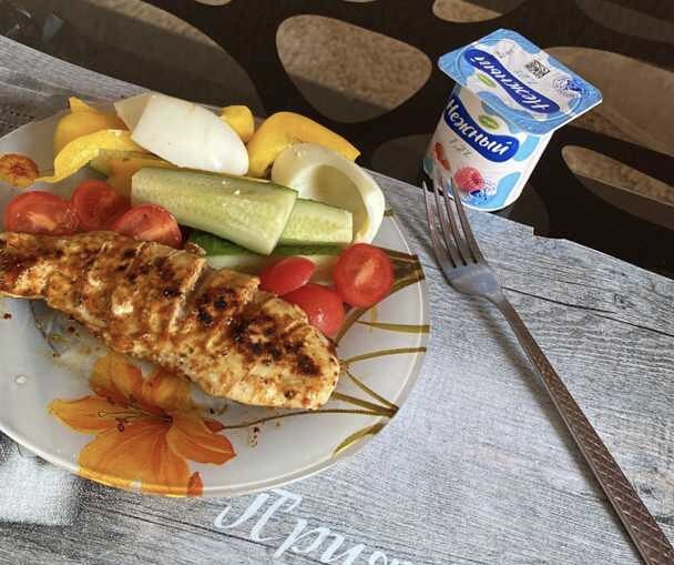 Мое утро начинается именно так. Бывает убираю филе,но добавляю хлебцы.