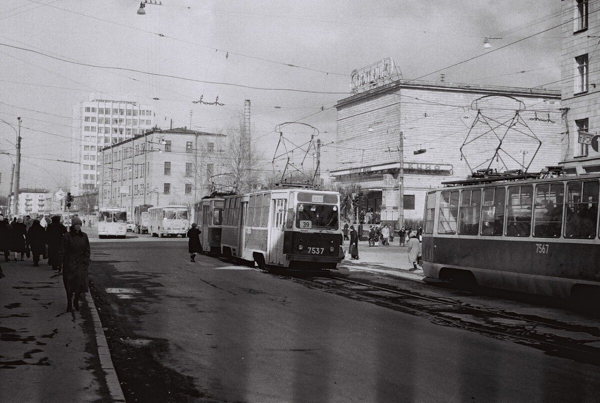 Каким был район рядом с метро 