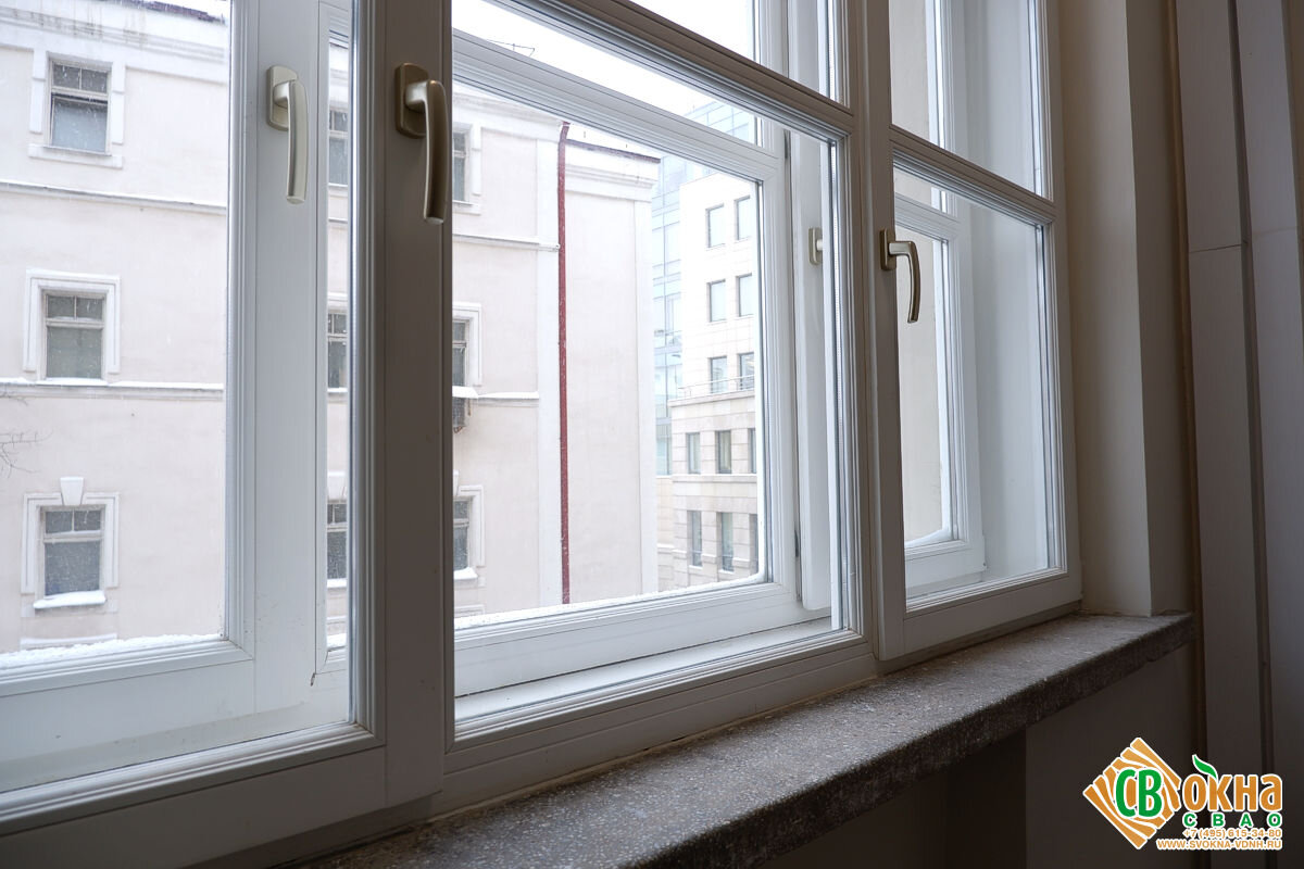 Деревянные окна в подъезды на Садовой-Кудринской