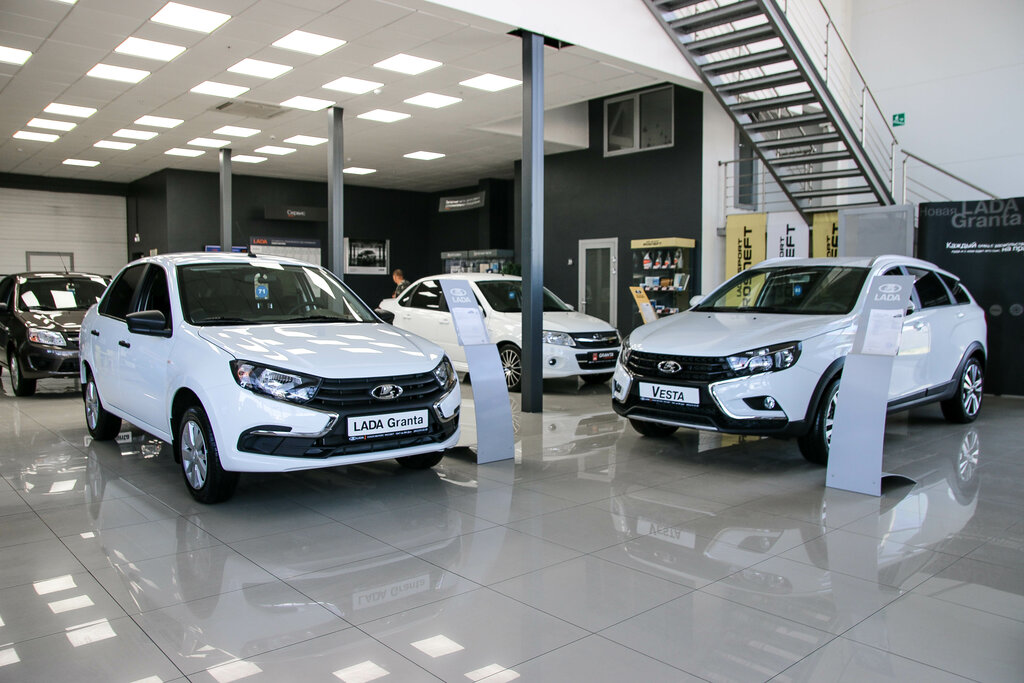 Лады в кредит. АВТОВАЗ,Lada автосалон. Автосалон Лада. Автосалон Лады. Автомобили Лада в автосалоне.