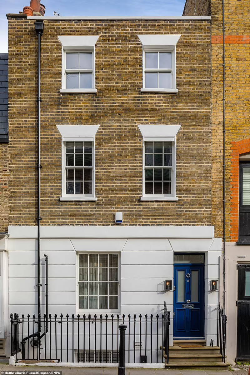 the Townhouse in the Chelsea Street