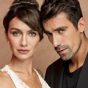 Ибрагим Челиккол и Бирдже Акалай в сериале "Чёрно-белая любовь"