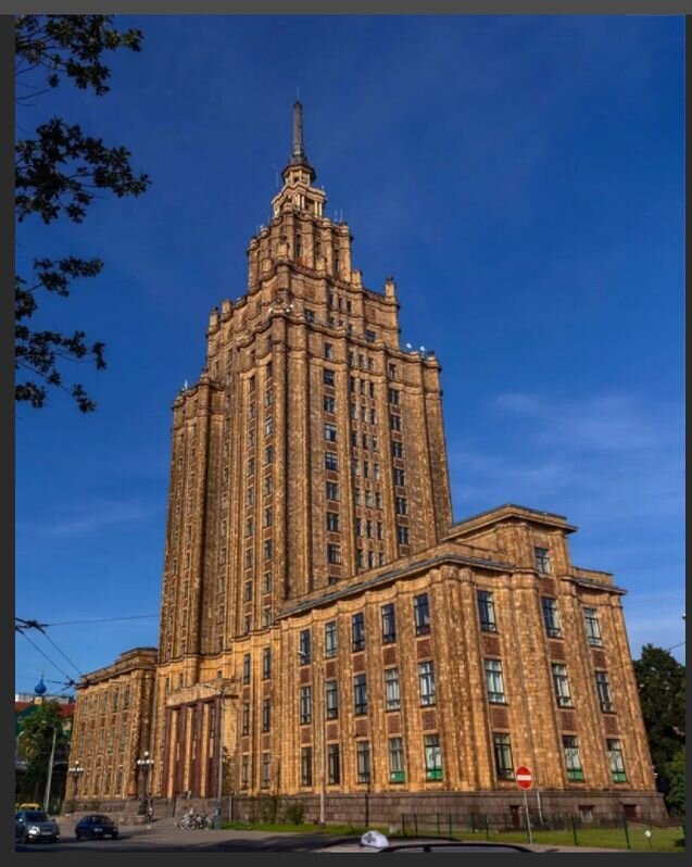 Латвийская Академия Наук в Риге. Фото: "ВС"