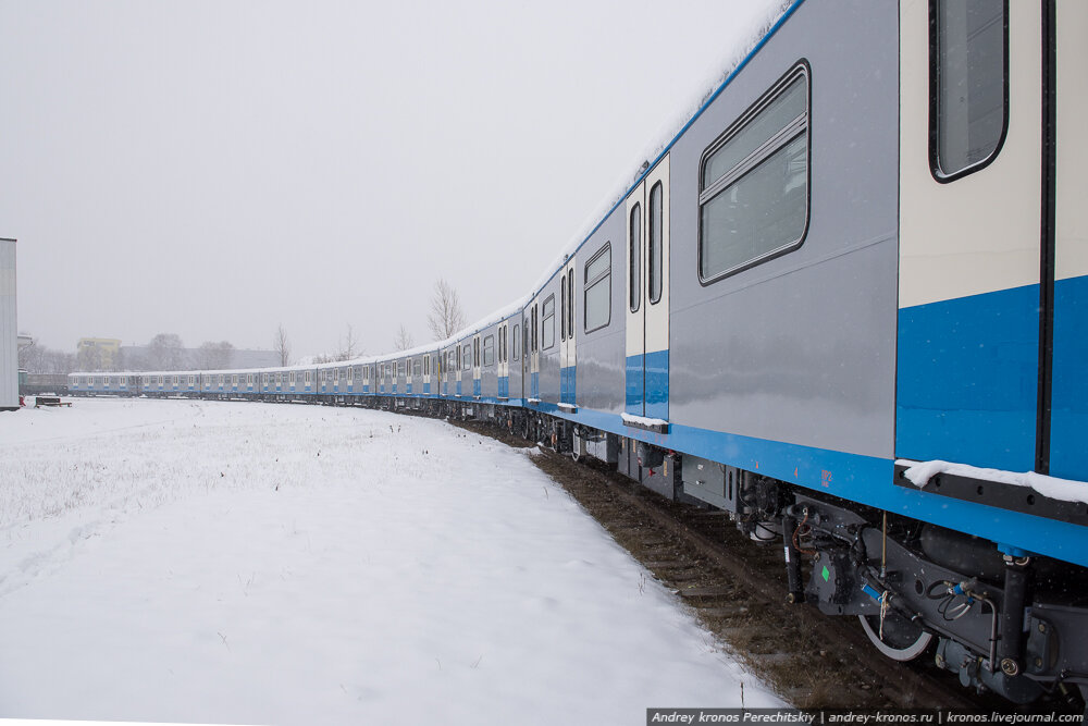 Поезд 81-760/761, прибывший в депо "Печатники" через гейт с ЖД