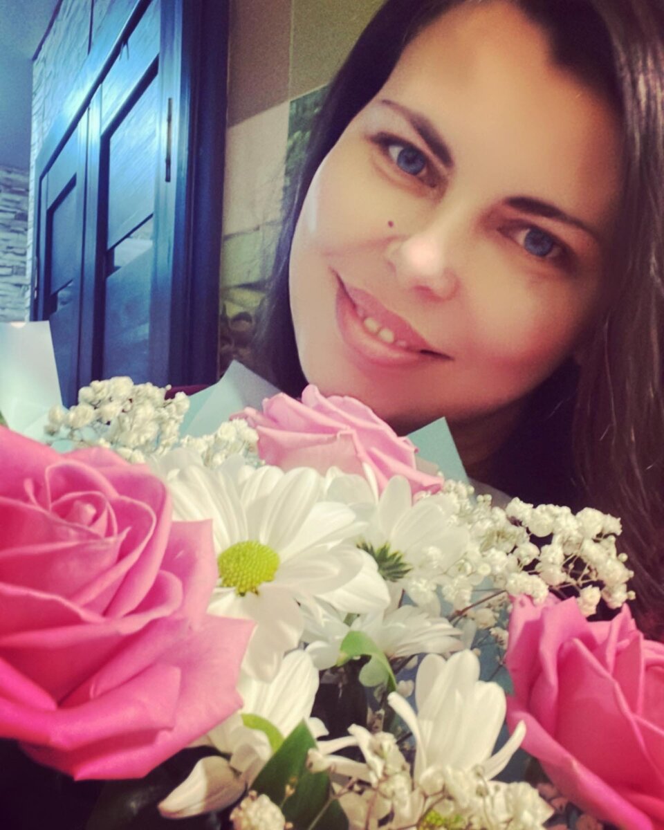 Любовь - это счастье в глазах. 