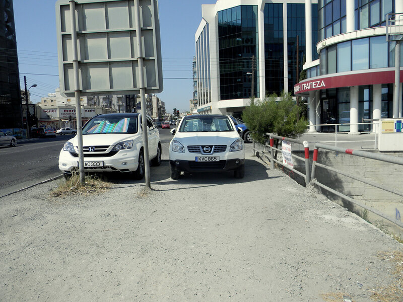 Как паркуются на Кипре