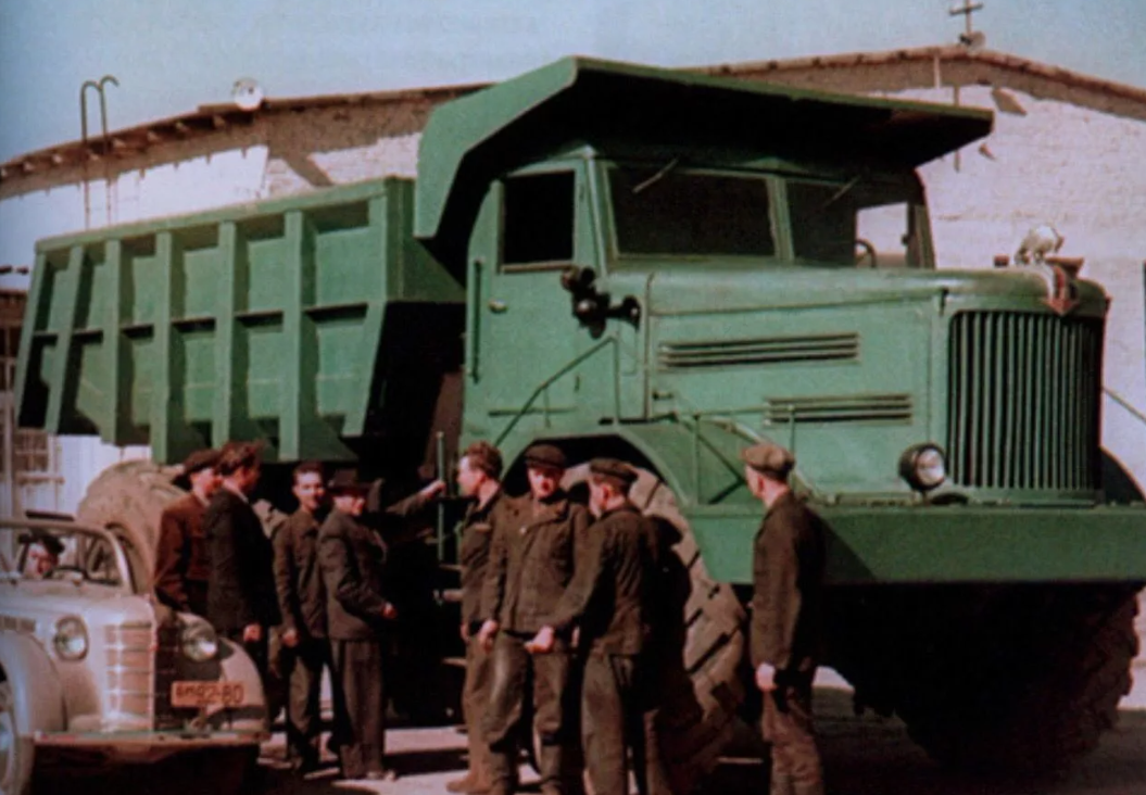 pl.pinterest.com. Фото с Яндекса. "Четвертак" МАЗ–525.