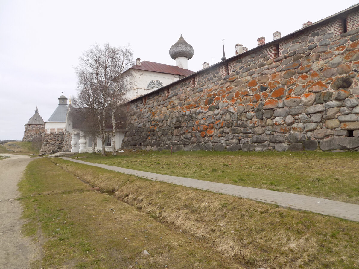 В посёлке практически нет снега.