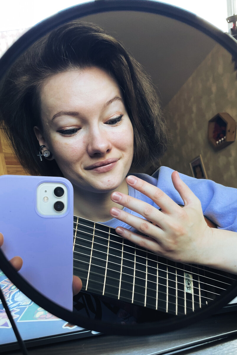 Фото автора. Вот как выглядят мои ногти на правой руке сейчас. 