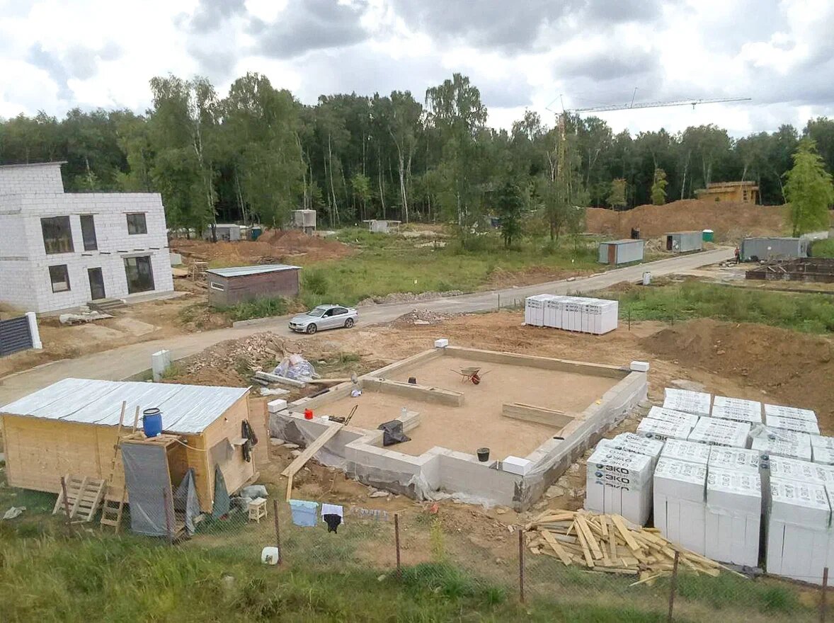 Фундамент под дом готов, первая партия блоков Ярославского завода доставлены