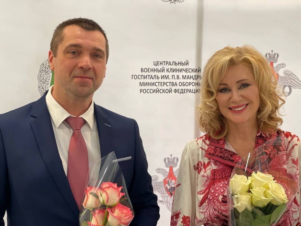 Вика Цыганова поддерживает ребят, а после просит врачей, чтобы они по максимуму помогали солдатам и ставили их на ноги