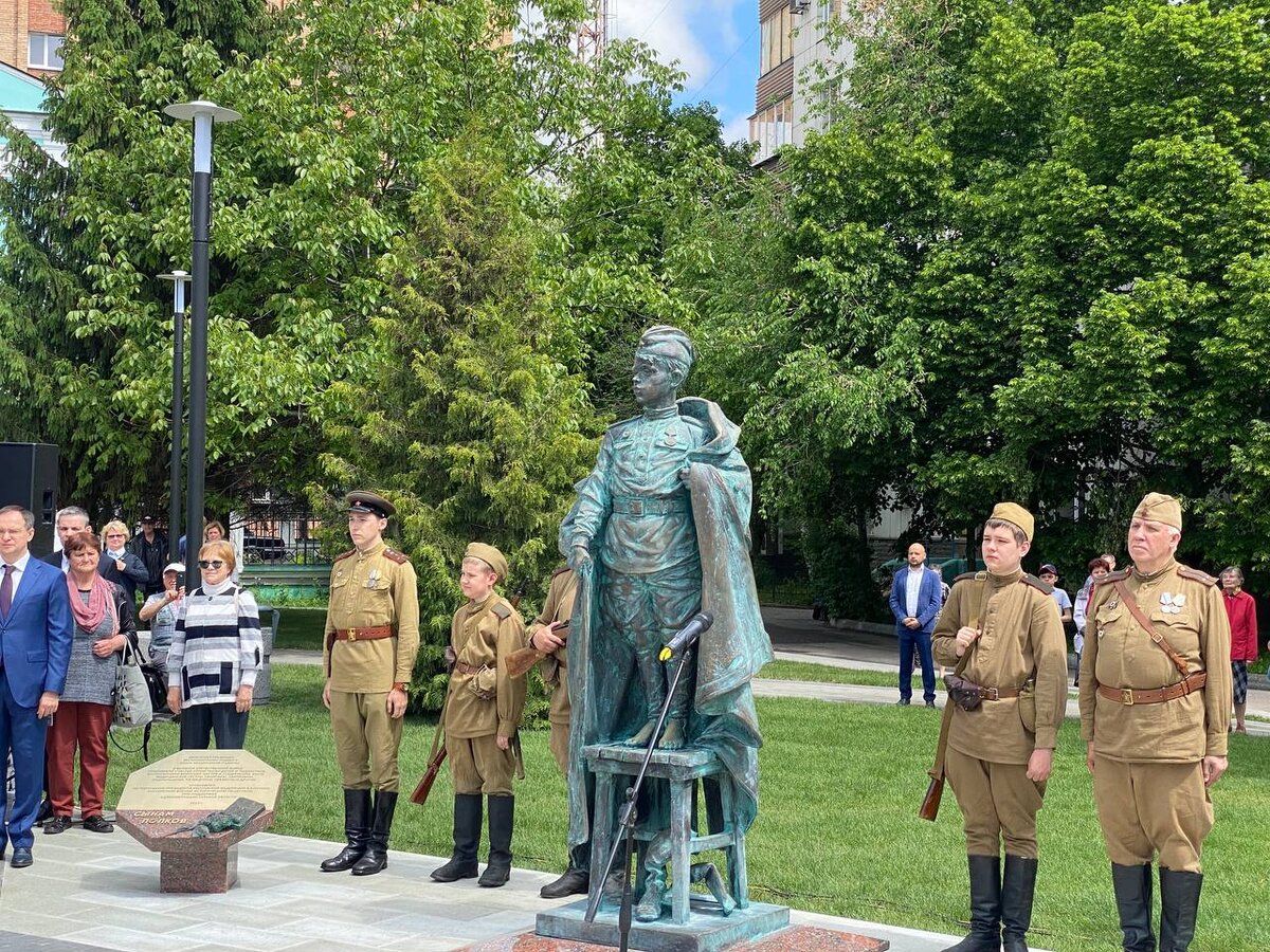 Памятники в курске фото Маленького Героя вешали несколько раз RU - BY (Россия - Беларусь) Дзен