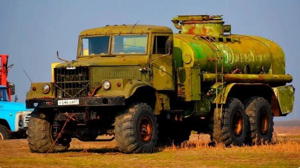 Советский грузовик краз