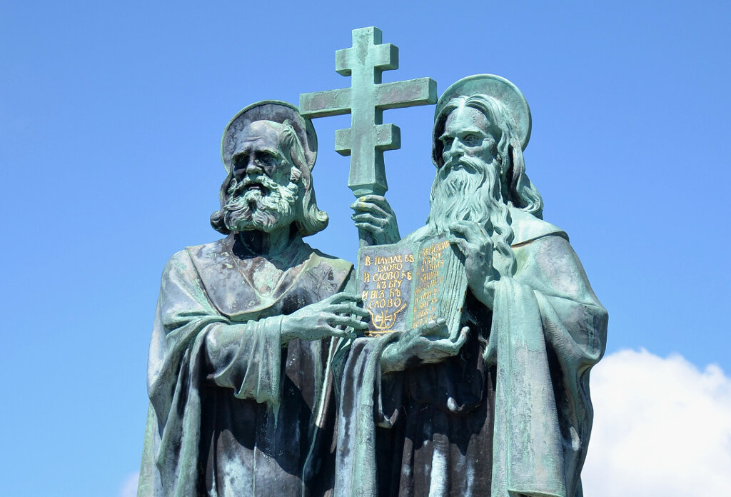 Памятник Кириллу и Мефодию в Чехии.