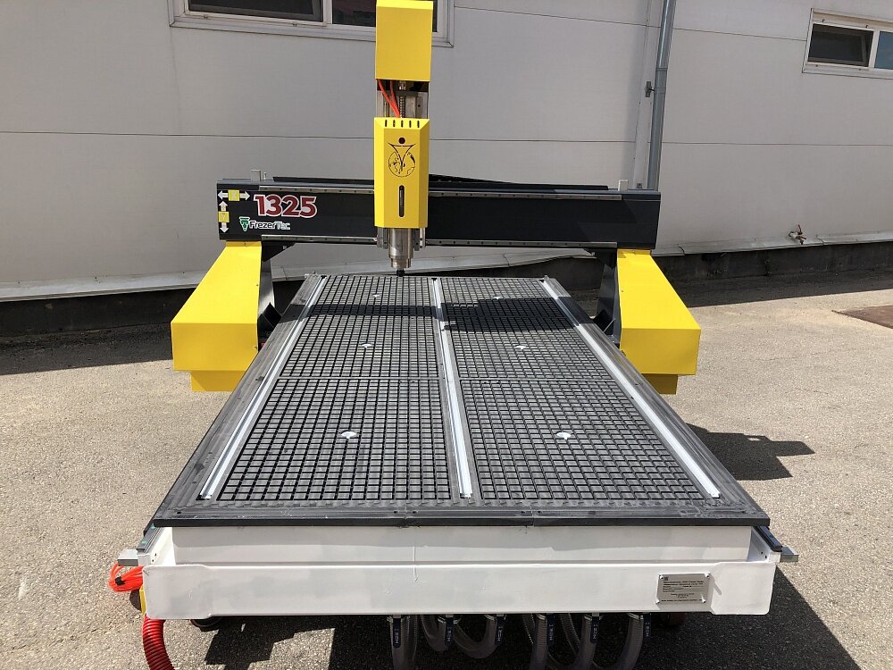 Фрезерный станок Frezertec 1325 Шпиндель 4,5 кВт. Вакуумный стол для быстрой фиксации материала. (Макс.размер обработки 1300*2500 мм )