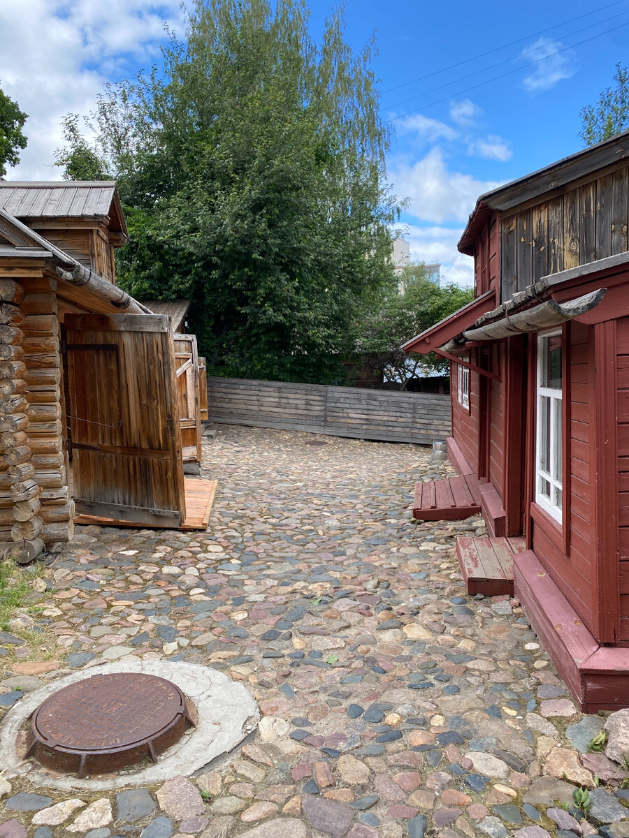 Фото автора. Дом и дворовые постройки 