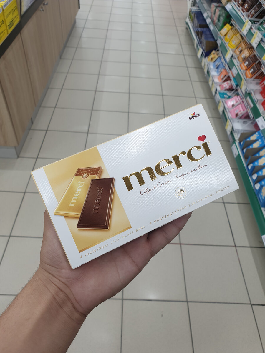 Содердания какао продукта в молочным шоколаде не менее-32%, содержания какао-масло в белом шоколаде не менее-28%.