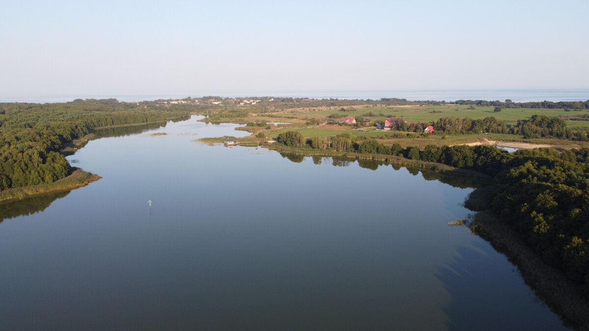 Если планируете, что посмотреть на Куршской косе за 1 день, обязательно включите в маршрут озеро Чайка