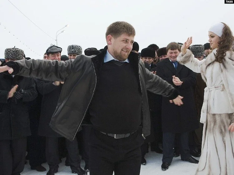 Как выглядит жена кадыров