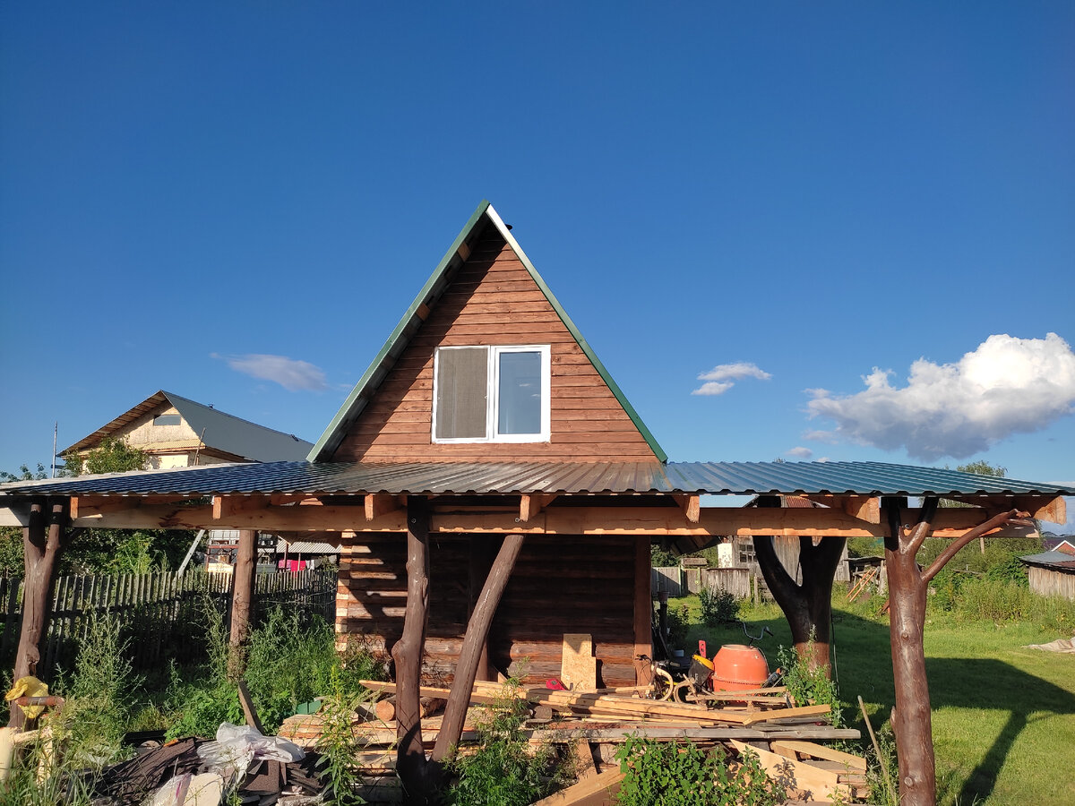 Вид на 2 этаж с задней стороны бани. Внизу под крышей планируется беседка... В будущем. 