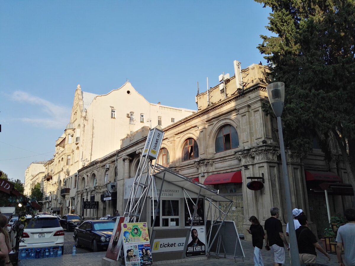 На старых фото видна контора знаменитых Ротшильдов в Баку.-20